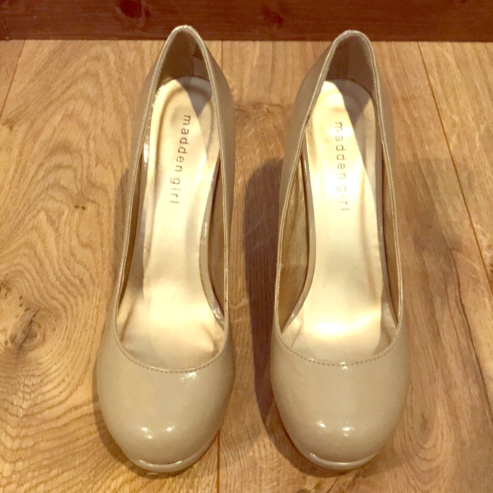 Madden Girl nude patent platform pump